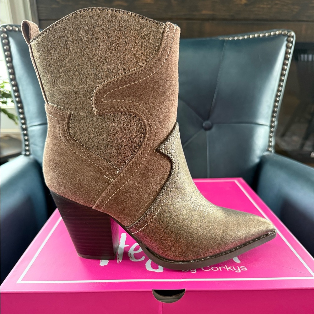 Corkys Good Lookin Boot in Bronze